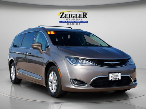 Used 2018 Chrysler Pacifica Touring-L w/ Advanced Safetytec Group FWD image 1
