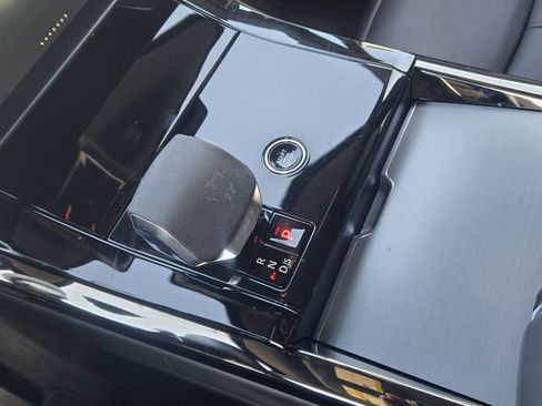 Used 2025 Land Rover Range Rover Sport SE image 21