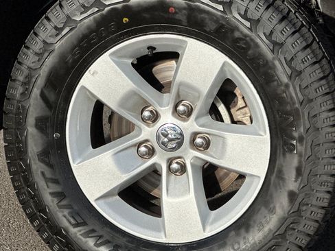 Used 2024 RAM 1500 Classic SLT image 28