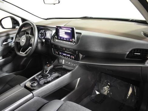 Certified 2022 Nissan Rogue SV image 33