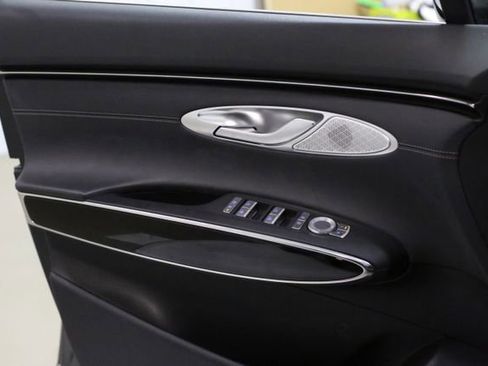 Used 2025 Genesis GV70 2.5T image 11