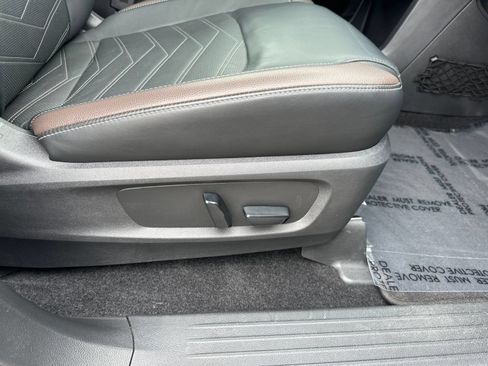 Used 2022 Nissan Pathfinder Platinum w/ Cargo Package AWD/4WD image 42