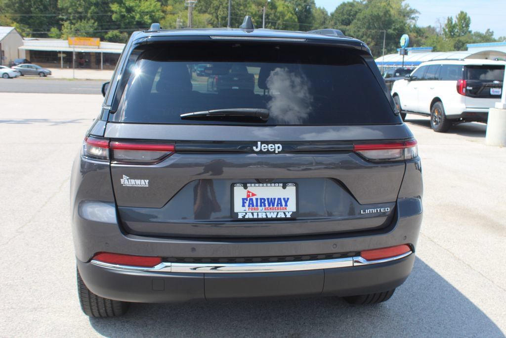 Used 2024 Jeep Grand Cherokee Limited RWD image 10
