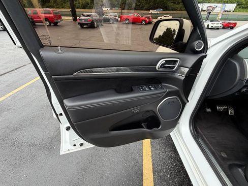 Used 2017 Jeep Grand Cherokee SRT AWD/4WD image 13