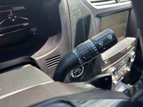 Used 2017 Ford Explorer XLT w/ Equipment Group 202A AWD/4WD image 25