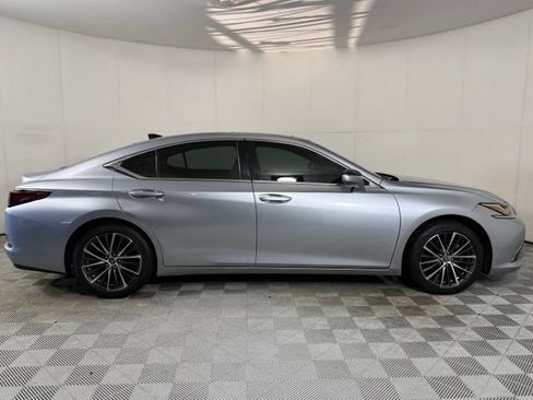 Used 2024 Lexus ES 350 w/ Premium Package FWD image 10