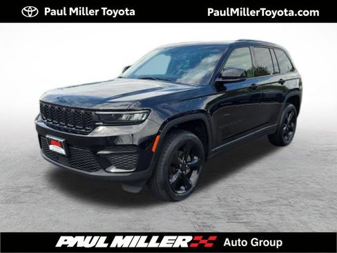 Used 2023 Jeep Grand Cherokee Altitude AWD/4WD image 1