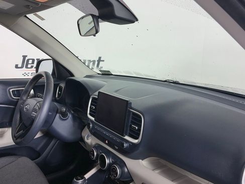 Used 2022 Hyundai Venue Limited image 33