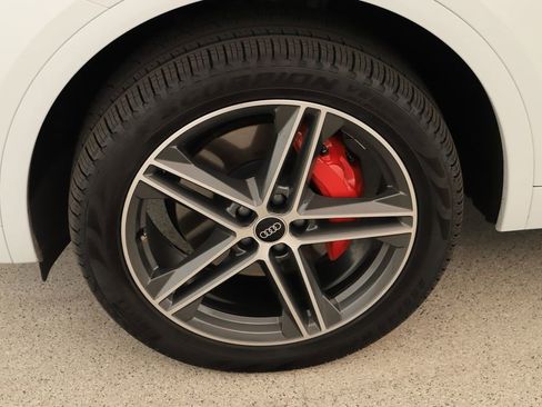 Certified 2025 Audi Q5 e Premium Plus w/ Premium Plus Package image 33