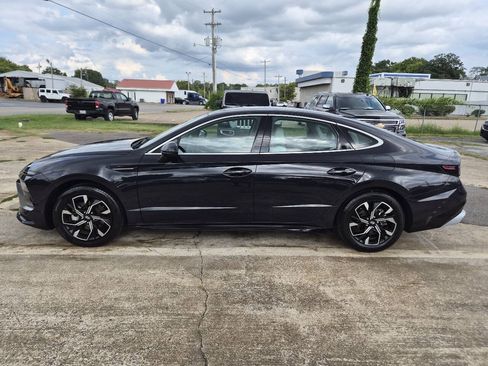 Used 2025 Hyundai Sonata SEL FWD image 2