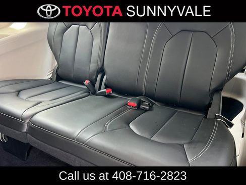 Used 2023 Chrysler Pacifica Touring-L image 19