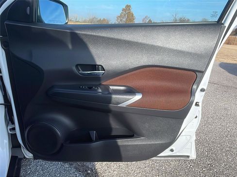 Used 2024 Nissan Kicks SR image 12