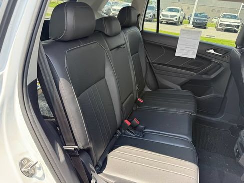 Used 2024 Volkswagen Tiguan SE AWD/4WD image 13