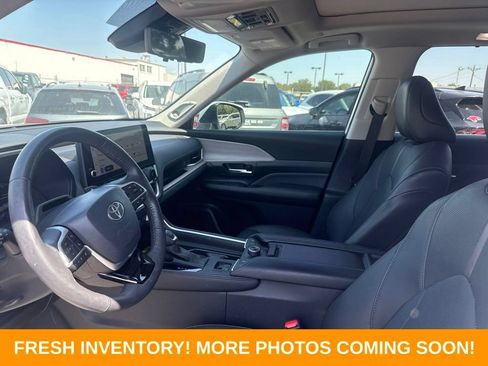 Used 2024 Toyota Grand Highlander AWD image 8