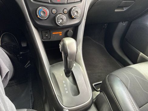 Used 2020 Chevrolet Trax LT w/ Driver Confidence Package AWD/4WD image 38