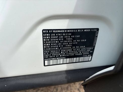 Used 2026 Volkswagen Tiguan SE FWD image 30