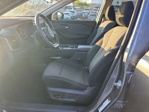 Used 2023 Nissan Rogue SV AWD/4WD image 6