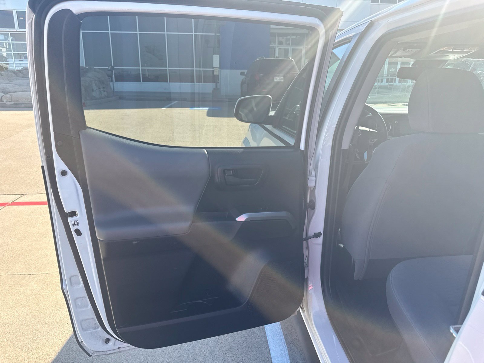 Used 2019 Toyota Tacoma SR5 AWD/4WD image 10