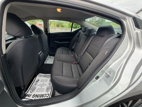 Used 2024 Nissan Altima 2.5 SV FWD image 10