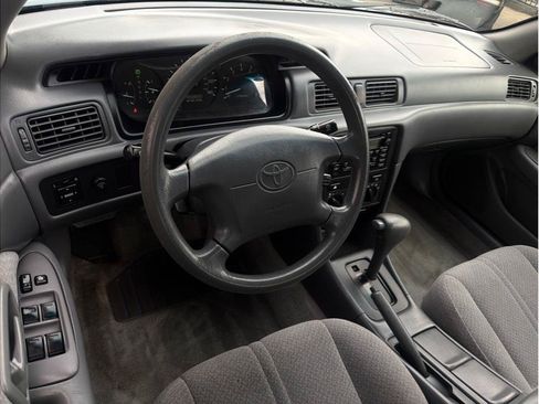Used 2001 Toyota Camry LE FWD image 2