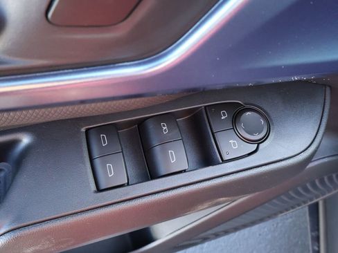 New 2026 Chevrolet Equinox EV LT image 18