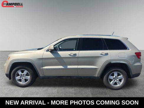Used 2011 Jeep Grand Cherokee Laredo image 2