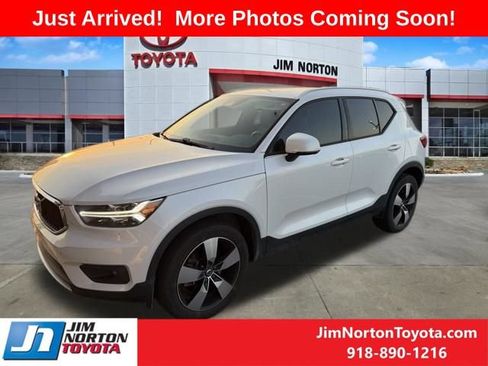 Used 2021 Volvo XC40 T5 Momentum w/ Protection Package Premier AWD/4WD image 4