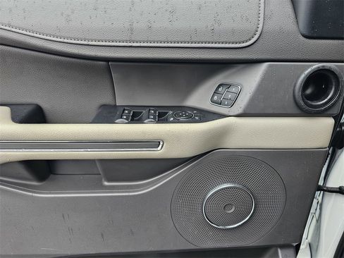 Used 2021 Ford Expedition XLT image 16