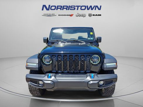 Used 2023 Jeep Wrangler Unlimited w/ Cold Weather Group AWD/4WD image 2