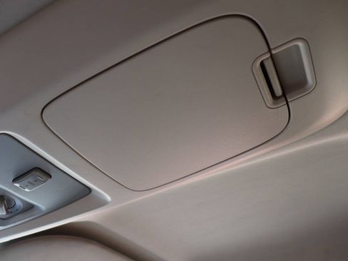 Used 2006 Lincoln Navigator Luxury RWD image 27