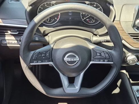Used 2025 Nissan Altima 2.5 SV FWD image 23