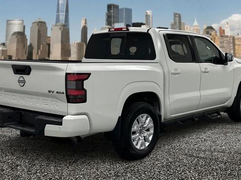 Used 2022 Nissan Frontier SV image 5