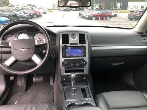 Used 2010 Chrysler 300 Touring image 33