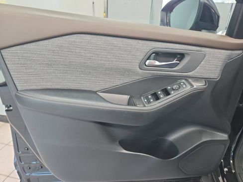 Used 2023 Nissan Rogue SV AWD/4WD image 29