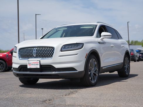 Used 2023 Lincoln Nautilus Reserve AWD/4WD image 8