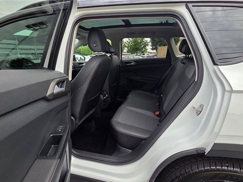 Certified 2025 Volkswagen Taos SE AWD/4WD image 30