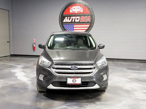 Used 2017 Ford Escape SE w/ SE Cold Weather Package AWD/4WD image 2
