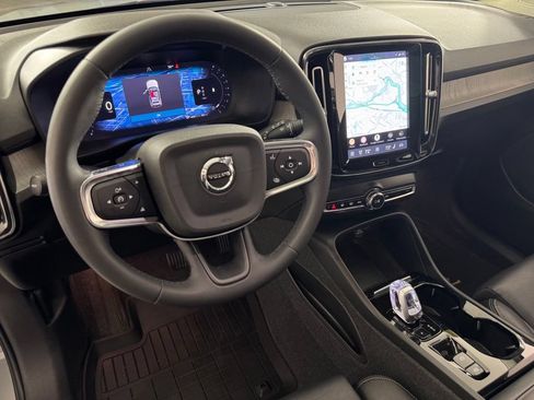 Certified 2024 Volvo XC40 B5 Plus w/ Climate Package AWD/4WD image 20