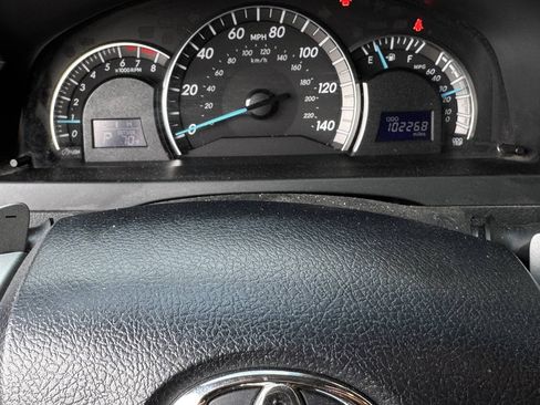 Used 2012 Toyota Camry SE FWD image 17