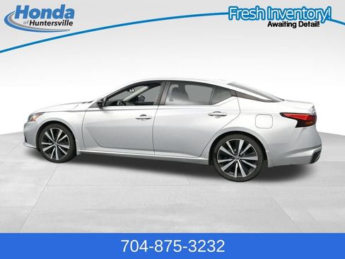 Used 2020 Nissan Altima 2.5 SR w/ Premium Package FWD image 5