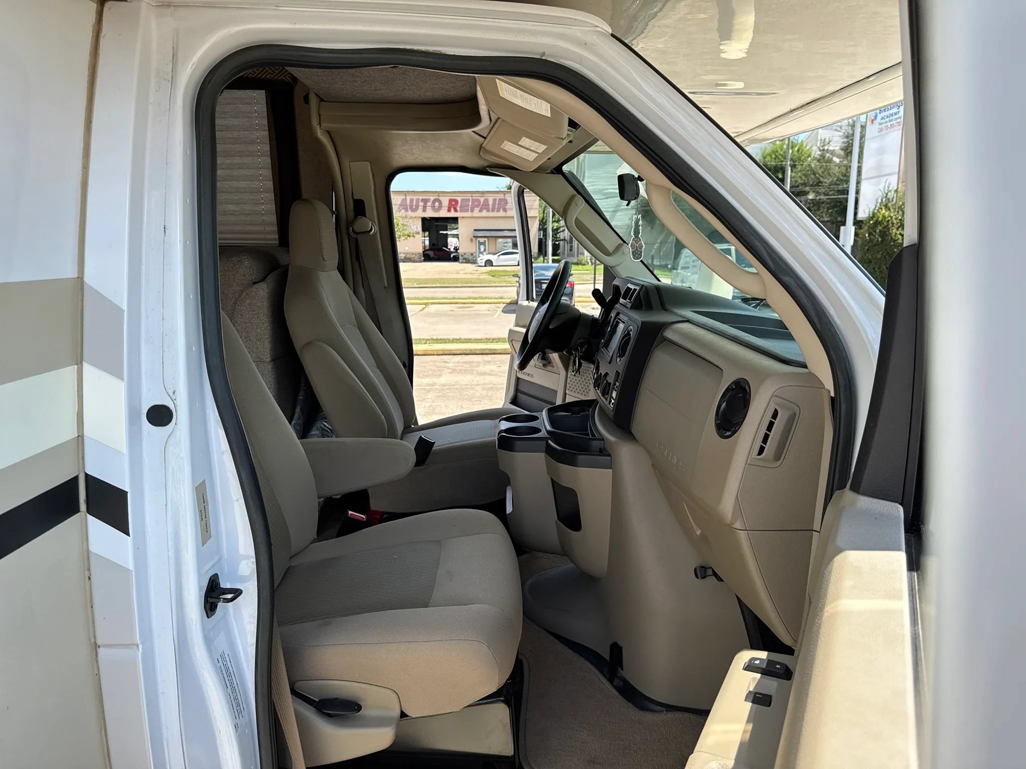 Used 2017 Ford E-450 and Econoline 450 Super Duty w/ Motorhome Prep Package RWD image 31