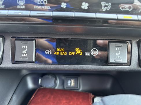 Used 2025 Toyota RAV4 XLE w/ Convenience Package AWD/4WD image 27