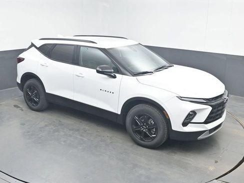 New 2026 Chevrolet Blazer LT w/ Convenience Package AWD/4WD image 1