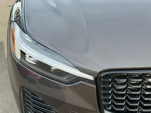 Used 2025 Volvo XC60 B5 Plus image 8