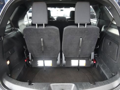 Used 2018 Ford Explorer XLT image 15