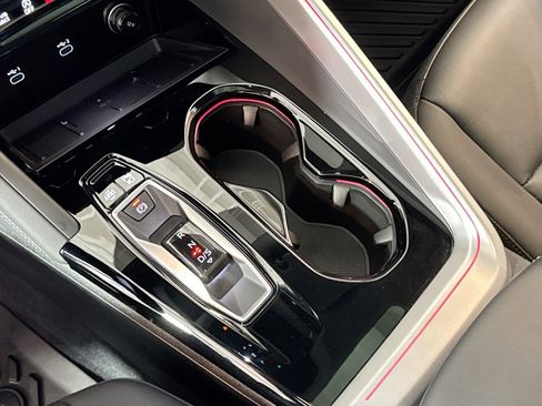 Used 2025 Audi Q5 Premium w/ Convenience Package image 15