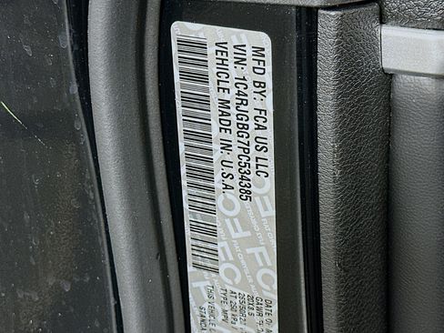 Used 2023 Jeep Grand Cherokee Limited w/ Black Appearance Package image 12