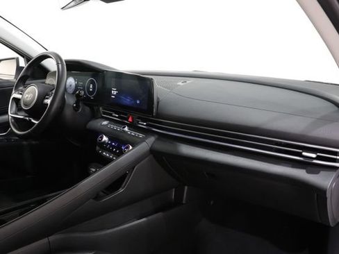 Used 2025 Hyundai Elantra Limited FWD image 14