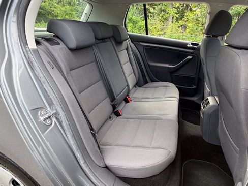 Used 2007 Volkswagen Rabbit 4-Door FWD image 24
