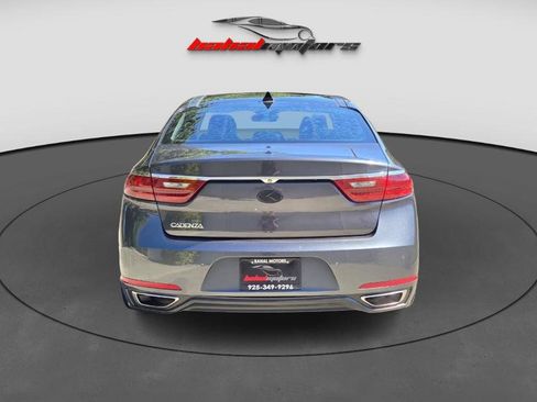Used 2017 Kia Cadenza Premium w/ Luxury Package FWD image 10